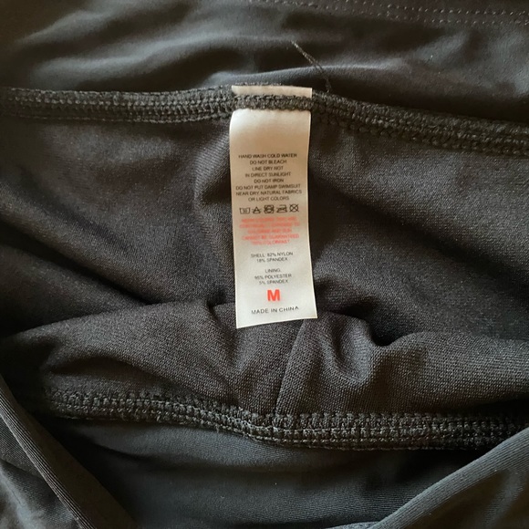 Beautiful Ladies Swimsuit with Boyshorts Size Medium - New Never Worn - Picture 8 of 8